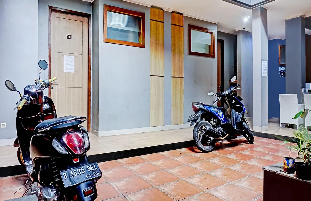 OYO 90738 Griya Dara Near Swimming Pool Essence Dharmawangsa JAKARTA-1